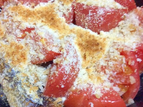 トマトとオイルサーディンのパン粉焼き